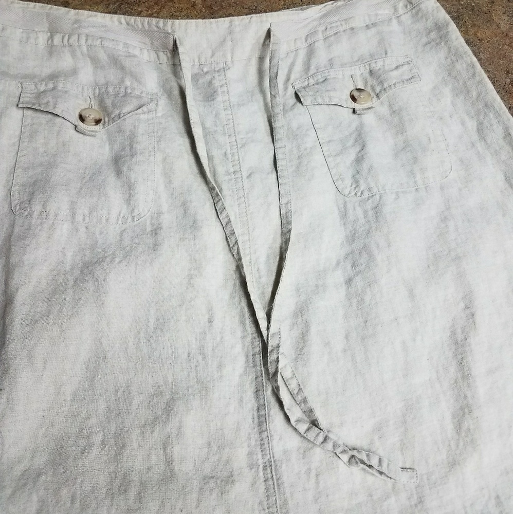 Skirt with front pockets